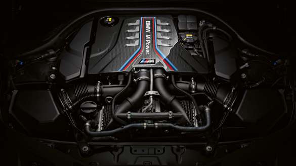 Galingasis M TwinPower Turbo 8 cilindrų benzininis variklis. BMW M8 Competition kabrioletas, galingasis M TwinPower Turbo 8 cilindrų benzininis variklis.