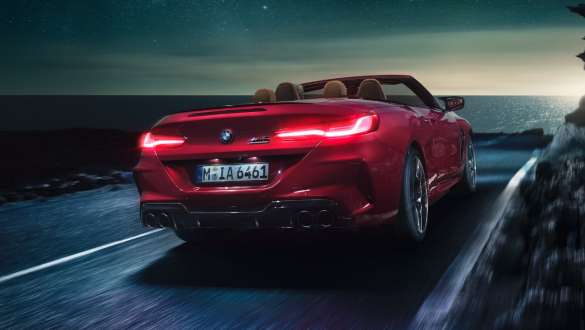 M xDrive. BMW M8 Competition kabrioletas su M xDrive.