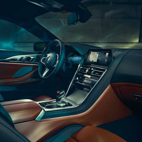 BMW M850i xDrive kupė, vairuotojo erdvė BMW M850i xDrive kupė, vairuotojo erdvė su Live Cockpit Professional ir M odiniu vairu