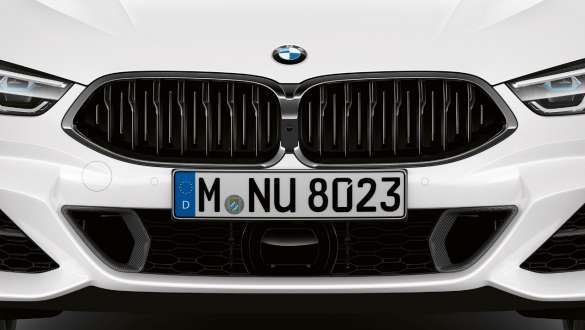 BMW M850i xDrive Gran kupė M Aerodynamics paketas M Aerodynamics paketas BMW M850i xDrive Gran kupė G16 2019 BMW Individual Mineral white balto metaliko spalvos vaizdas iš priekio