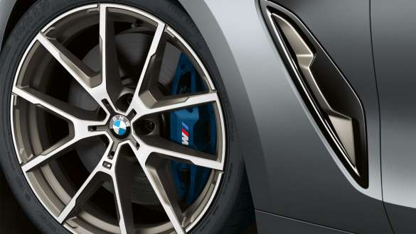 BMW M850i xDrive Gran kupė M Sport stabdžiai BMW M850i xDrive Gran kupė G16 2019 BMW Individual Frozen Bluestone metaliko vaizdas iš šono