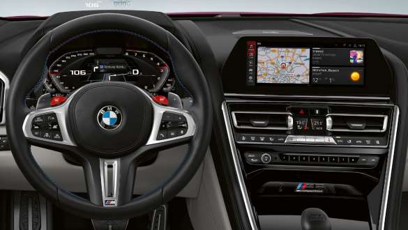 M būdingas prietaisų skydelis BMW M8 Competition Gran kupė M būdingas prietaisų skydelis BMW M8 Competition Gran kupė F93 2020 vairuotojo erdvė
