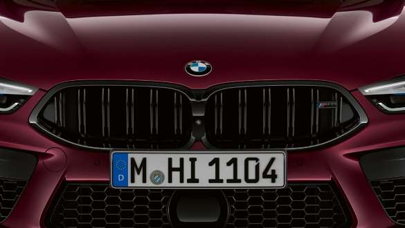 M būdingos priekinės grotelės BMW M8 Competition Gran kupė M būdingos priekinės grotelės BMW M8 Competition Gran kupė F93 2020 BMW Individual Ametrine metaliko spalvos vaizdas iš priekio