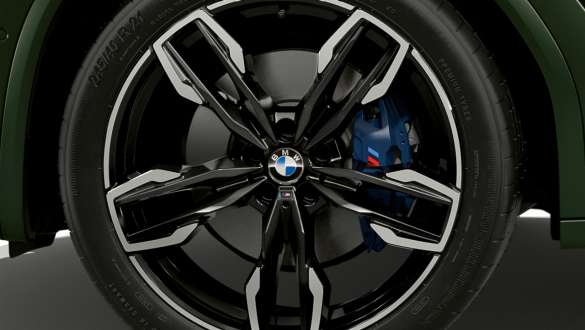 M sportiniai stabdžiai, BMW X3 M40i G01 LCI Facelift 2021 2021 metų BMW X3 M40i ir M40d (G01) modelių atnaujinimas (LCI Facelift), metalizuotos žalios Malachite Green kėbulo spalvos, M Sport stabdžiai, ratlankių vaizdas stambiu planu