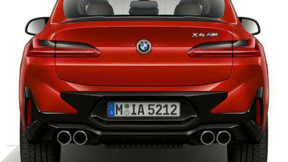 Galinės dalies dizainas BMW X4 M F98 LCI Facelift 2021 BMW X4 M F98 LCI Facelift 2021 raudonos metalizuotos Toronto Red kėbulo spalvos, galinės dalies vaizdas iš galo