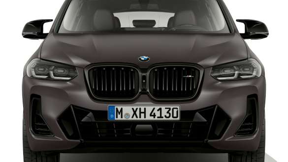 Ypatingi M40i ir M40d modelių dizaino elementai, 2021 metų BMW X4 M40i ir M40d (G02) atnaujinimas LCI BMW X4 M40i M40d (G02) LCI 2021 Facelift 2021 M40i ir M40d metalizuotos pilkos Frozen Deep Grey spalvos būdingi dizaino elementai, vaizdas iš priekio