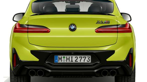 Galinės dalies dizainas BMW X4 M Competition F98 LCI Facelift 2021 BMW X4 M Competition F98 LCI Facelift 2021 geltonos Sao Paulo Yellow spalvos, galinės dalies dizaino vaizdas iš galo