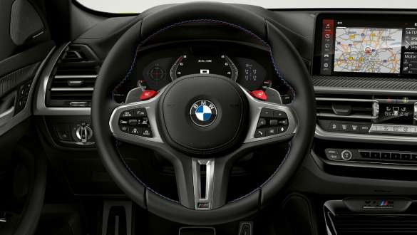 M Servotronic BMW X4 M Competition F98 LCI Facelift 2021 BMW X4 M Competition F98 LCI Facelift 2021, vairuotojo M Servotronic erdvė