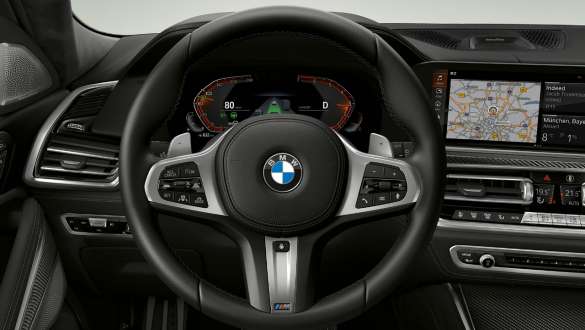 BMW X6 M50i interjeras M odinis vairas BMW X6 M50i M50d G06 SUV interjeras M odinis vairas iš arti