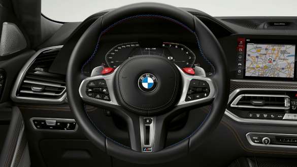 BMW X6 M Competition su M Servotronic BMW X6 M Competition su M Servotronic F96 SUV 2020 vairuotojo erdvė