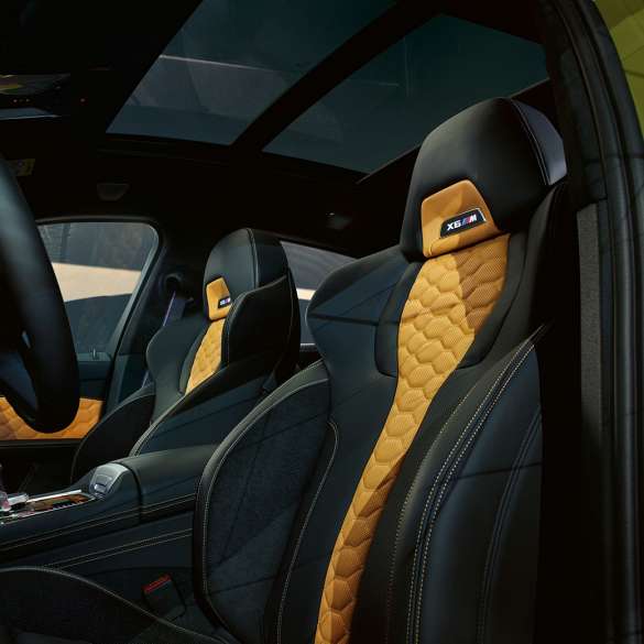 BMW X6 M Competition M daugiafunkcės sėdynės BMW X6 M Competition F96 2020 interjeras M daugiafunkcės sėdynės