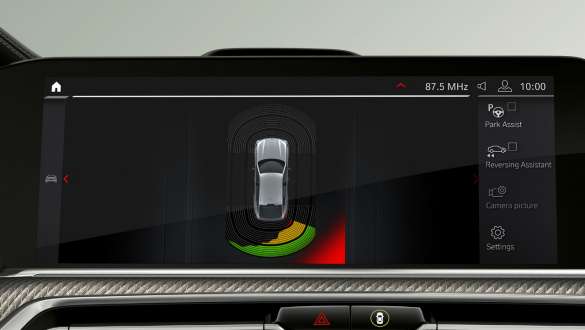 BMW X6 M automobiliai su <i>Parking Assistant Plus</i> parkavimo funkcija (F96) <i>Parking Assistant Plus</i> funkcija, BMW X6 M automobiliai (F96) 2020 SUV interjeras