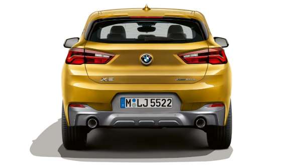 Vaizdas iš galo, BMW X2 (F39) Vaizdas iš galo, BMW X2 (F39) 2020 pilkos Brooklyn Grey spalvos