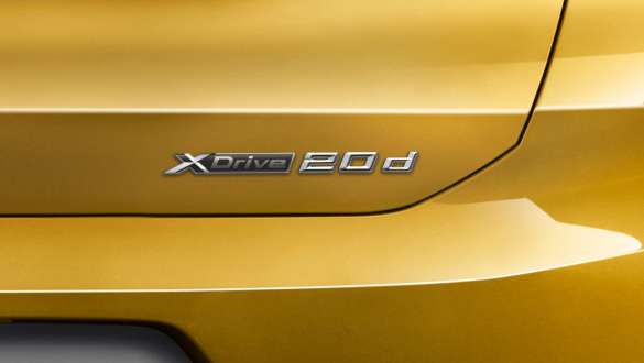 Vaizdas iš galo, BMW X2 (F39) BMW X2 xDrive (F39) 2020 pilkos Brooklyn Grey metalizuotos kėbulo spalvos, vaizdas iš galo