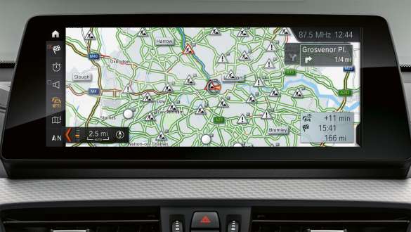 Realiu laiku gaunama eismo informacija, BMW X2 (F39) Realiu laiku gaunama eismo informacija RTTI, BMW X2 (F39) 2020 interjeras, prietaisų skydelio ekranas