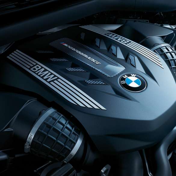 BMW X6 variklis BMW X6 variklio vaizdas iš arti
