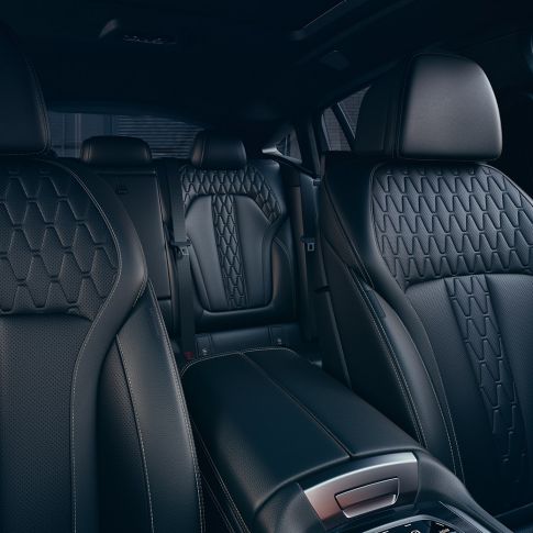 BMW X6 apmušalai BMW X6 interjeras su apmušalais