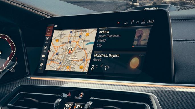 Vairuotojo erdvė su 12,3 colių ekranais BMW X6 vairuotojo erdvė su 12,3 colių ekranais