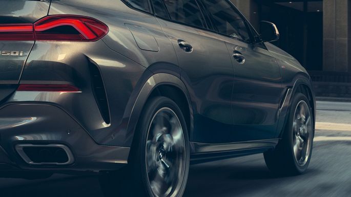 Adaptyvioji M pakaba Professional BMW X6 trijų ketvirčių vaizdas iš galo