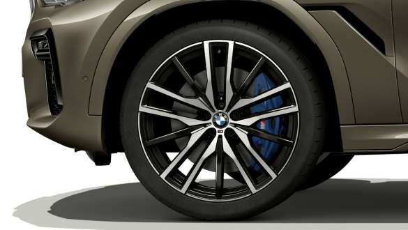 22 colių M lengvojo lydinio ratlankiai <i>Double-spoke style 742 M</i> juodos <i>Jet Black</i> spalvos su skirtingo pločio padangomis BMW X6 (G06) 2019 22 colių M lengvojo lydinio ratlankiai <i>Double-spoke style 742 M</i> juodos <i>Jet Black</i> spalvos su skirtingo pločio padangomis BMW X6 (G06) 2019