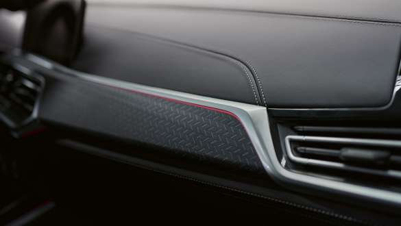BMW <i>Individual</i> juoda interjero apdaila <i>Fineline Black</i>, BMW X6 <i>Edition Black Vermilion</i> (G06) 2021 Interjeras BMW <i>Individual</i> juoda interjero apdaila <i>Fineline Black</i>, BMW X6 <i>Edition Black Vermilion</i> (G06) 2021 Interjeras