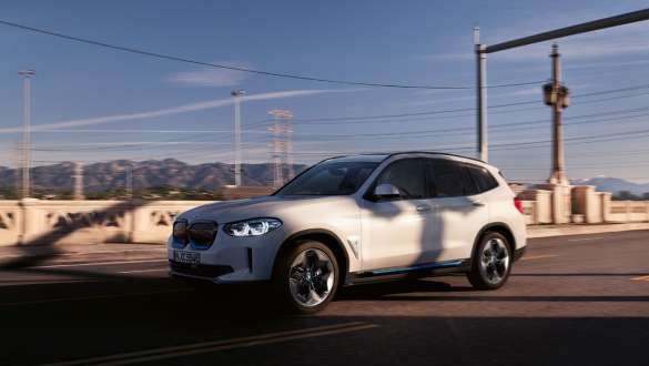 BMW IconicSounds Electric, BMW iX3 G08 BMW IconicSounds Electric, BMW iX3 G08 2020, važiuojantis gatve