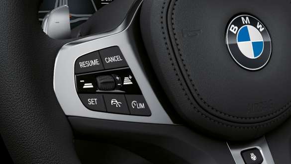 BMW Z4 Roadster aktyvioji pastovaus greičio palaikymo sistema Active Cruise Control BMW Z4 Roadster vairas su mygtukais