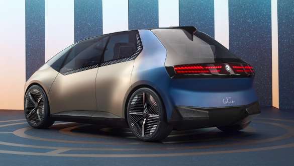 BMW i Vision Circular 2021 eksterjero dizaino trijų ketvirčių vaizdas iš galo BMW i Vision Circular 2021 koncepcinio automobilio eksterjero dizaino trijų ketvirčių vaizdas iš galo