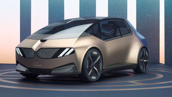 BMW i Vision Circular 2021 eksterjero dizainas, trijų ketvirčių vaizdas iš priekio BMW i Vision Circular 2021 koncepcinio automobilio eksterjero dizainas, trijų ketvirčių vaizdas iš priekio