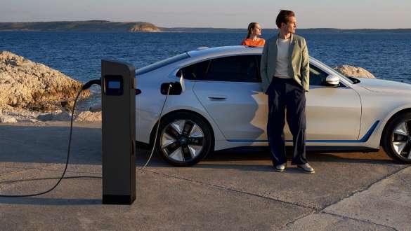 Elektromobilio įkrovimo punktas viešose vietose BMW elektrinis mobilumas, elektromobilio įkrovimo stotelės viešose vietose
