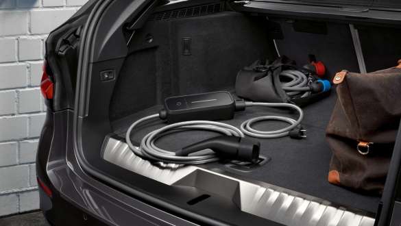 BMW lankstus greito įkrovimo įkroviklis BMW elektrinis mobilumas, elektromobilio įkrovimas, lankstus greito įkrovimo įkroviklis