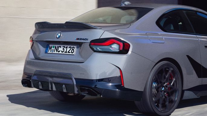 BMW 2 serijos kupė (G42), trijų ketvirčių vaizdas iš galo BMW <i>M Performance Parts</i> serijos dalys, BMW 2 serijos kupė (G42) trijų ketvirčių vaizdas iš galo