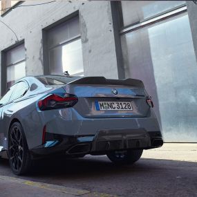 BMW 2 serijos kupė (G42), priartintas vaizdas iš galo BMW <i>M Performance Parts</i> serijos dalys, BMW 2 serijos kupė (G42), priartintas vaizdas iš galo