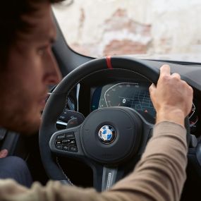 BMW 2 serijos kupė (G42), priartintas interjero vaizdas BMW <i>M Performance Parts</i> serijos dalys, BMW 2 serijos kupė (G42), priartintas interjero vaizdas