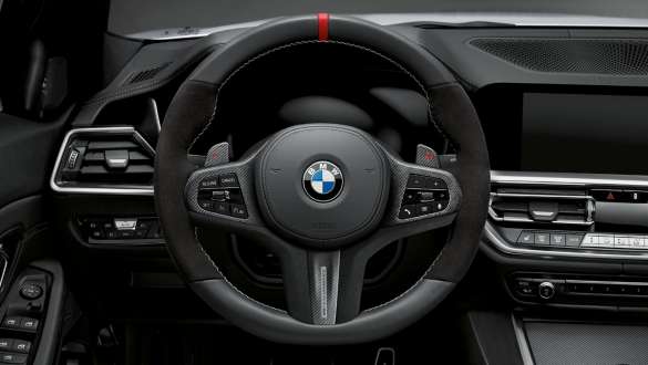 <i>M Performance</i> vairas, BMW 3 serijos sedanas (G20) <i>M Performance Parts</i> vaizdas iš arti <i>M Performance</i> vairas, BMW 3 serijos sedanas (G20) <i>M Performance Parts</i> vaizdas iš arti