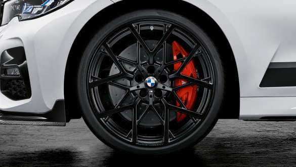 20 colių <i>M Performance</i> kaltiniai, matinės juodos <i>Jet Black</i> spalvos, <i>Y-spoke Style 795 M</i> ratlankiai, BMW 3 serijos sedanas (G20) <i>M Performance Parts</i> 20 colių <i>M Performance</i> kaltiniai, matinės juodos <i>Jet Black</i> spalvos, <i>Y-spoke Style 795 M</i> ratlankiai, BMW 3 serijos sedanas (G20) <i>M Performance Parts</i> vaizdas iš arti