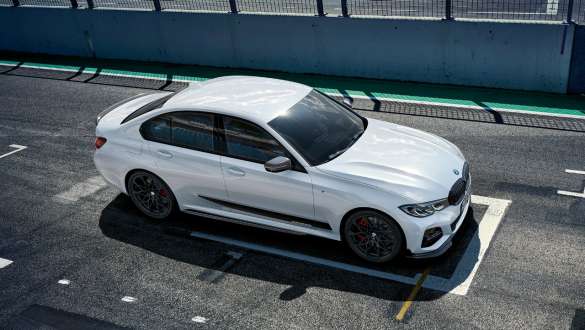 BMW <i>M Performance Parts</i> serijos dalys, BMW 3 serijos sedanas (G20) BMW <i>M Performance Parts</i> serijos dalys, BMW 3 serijos sedanas (G20) trijų ketvirčių vaizdas iš šono
