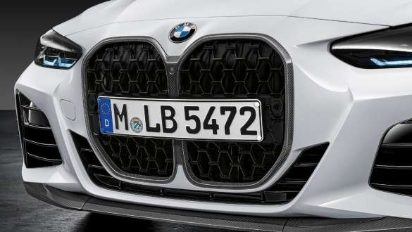 <i>M Performance</i> grotelės iš anglies pluošto, BMW 4 serijos kupė (G22) <i>M Performance Parts</i> <i>M Performance</i> priekinės grotelės iš anglies pluošto, BMW 4 serijos kupė (G22) <i>M Performance Parts</i> dalys, vaizdas iš arti