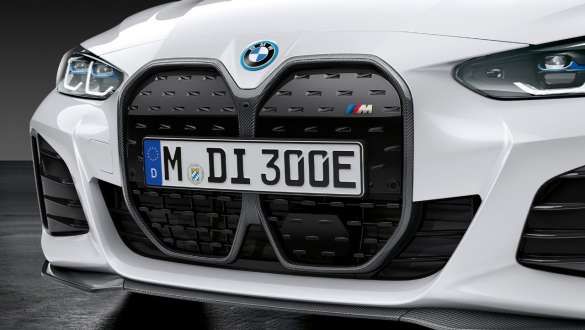 <i>M Performance</i> priekinės grotelės iš anglies pluošto, BMW i4 (G26) BEV M <i>Performance Parts</i> <i>M Performance</i> priekinės grotelės iš anglies pluošto, BMW i4 (G26) BEV M <i>Performance Parts</i> vaizdas iš arti