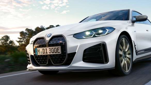 BMW <i>M Performance Parts</i> dalys, BMW i4 (G26) BEV BMW <i>M Performance Parts</i> dalys, BMW (G26) BEV trijų ketvirčių vaizdas iš priekio