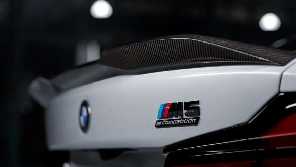 <i>M Performance</i> galinis aptakas <i>Pro</i> iš anglies pluošto BMW M5 (F90) <i>M Performance Parts</i> <i>M Performance</i> galinis aptakas <i>Pro</i> iš anglies pluošto, BMW M5 (F90) <i>M Performance</i> <i>Parts</i> vaizdas iš arti