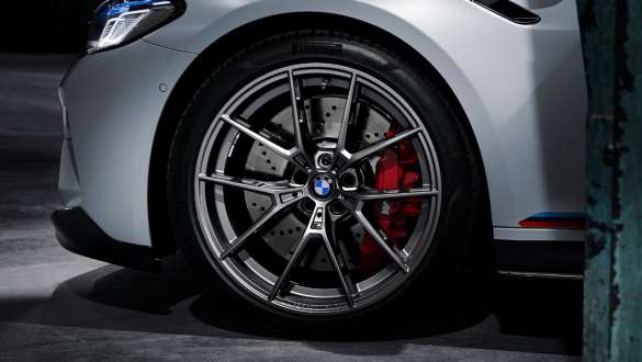 20 colių kaltiniai <i>M Performance</i> <i>Y-spoke 863 M</i> ratlankiai, matinės pilkos <i>Ferric Grey</i> spalvos, BMW M5 (F90) <i>M Performance Parts</i> 20 colių kaltiniai <i>M Performance</i> <i>Y-spoke 863 M</i> ratlankiai, matinės pilkos <i>Ferric Grey</i> spalvos, BMW M5 (F90) <i>M Performance Parts</i> vaizdas iš arti