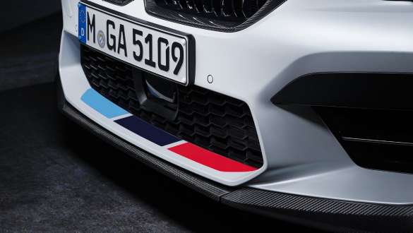 M Performance priekinis oro srauto skirstytuvas iš anglies pluošto, BMW M5 (F90) <i>M Performance Parts</i> <i>M Performance</i> priekinis oro srauto skirstytuvas iš anglies pluošto, BMW M5 (F90) <i>M Performance Parts</i> vaizdas iš arti