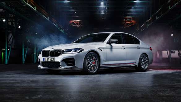 BMW <i>M Performance Parts</i> dalys, BMW M5 (F90) BMW <i>M Performance Parts</i> dalys, M5 (F90) trijų ketvirčių vaizdas iš priekio