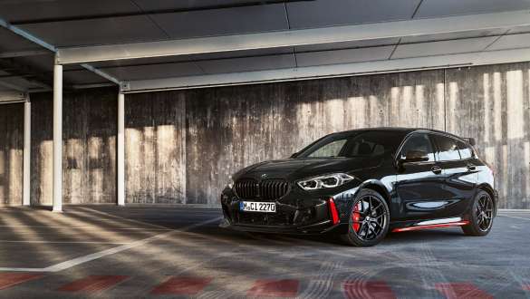 BMW <i>M Performance Parts</i> serijos dalys, BMW 1 serijos 128ti (F40) BMW <i>M Performance Parts</i> dalys, 1 serija 128ti (F40) trijų ketvirčių vaizdas iš priekio