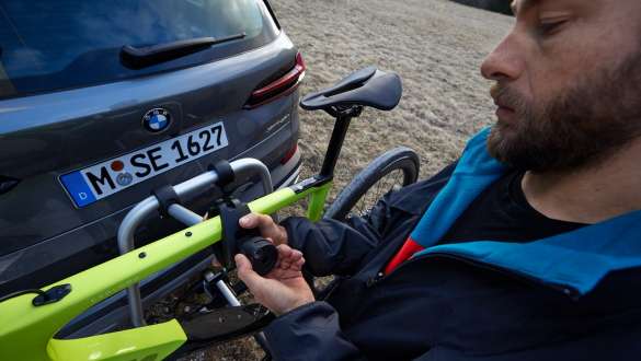 Gale tvirtinamas BMW Pro 2.0 dviračių laikiklis Originalūs BMW aksesuarai ir priedai rudens ir žiemos sezonui Gale tvirtinamas BMW Pro 2.0 dviračių laikiklis Originalūs BMW aksesuarai ir priedai rudens ir žiemos sezonui