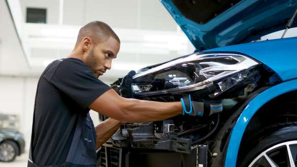 Automobilį poliruojantis BMW specialistas BMW Repair & Care remonto ir priežiūros paslaugų paketas automobilį poliruojantis BMW specialistas