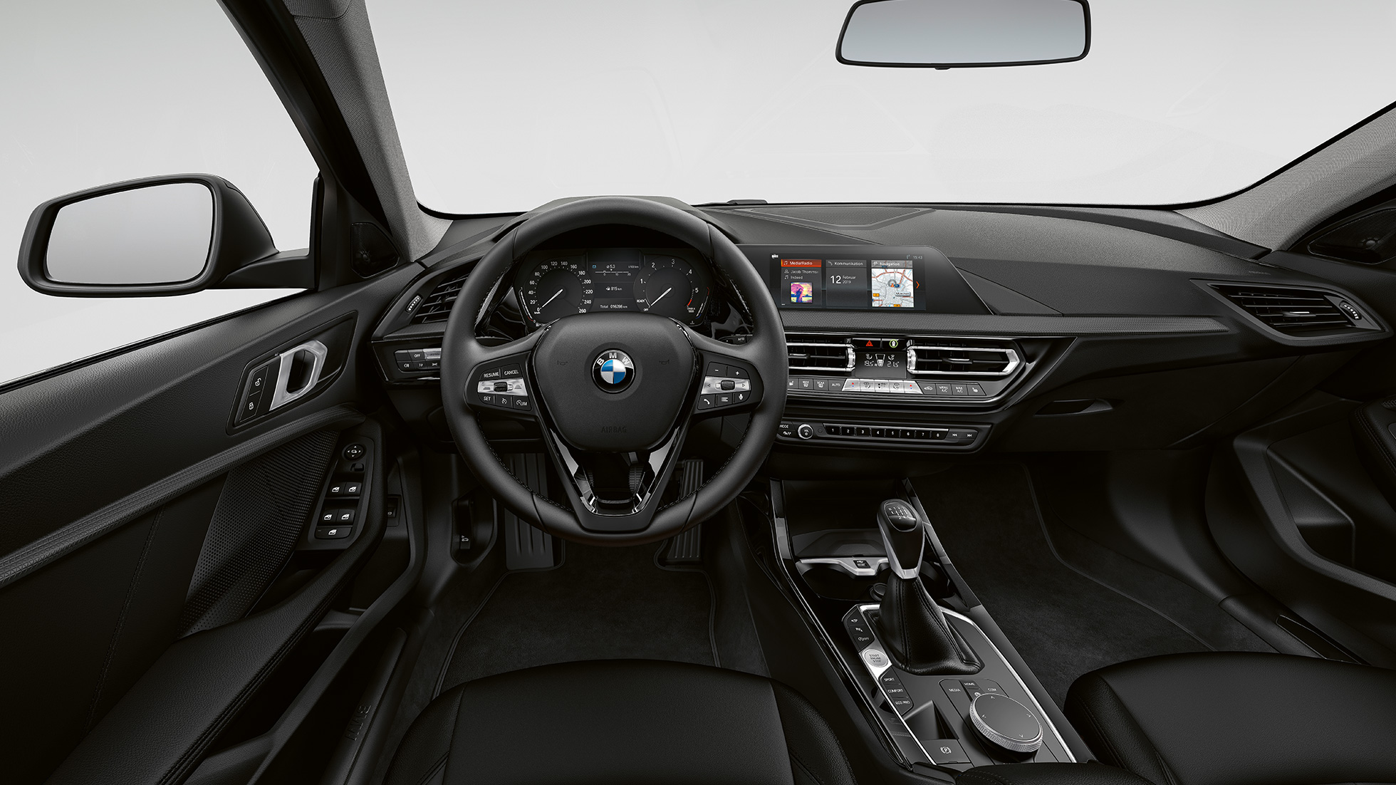 Odinis vairas BMW 1 serijos modelis „Advantage“, vairuotojo erdvė su odiniu vairu