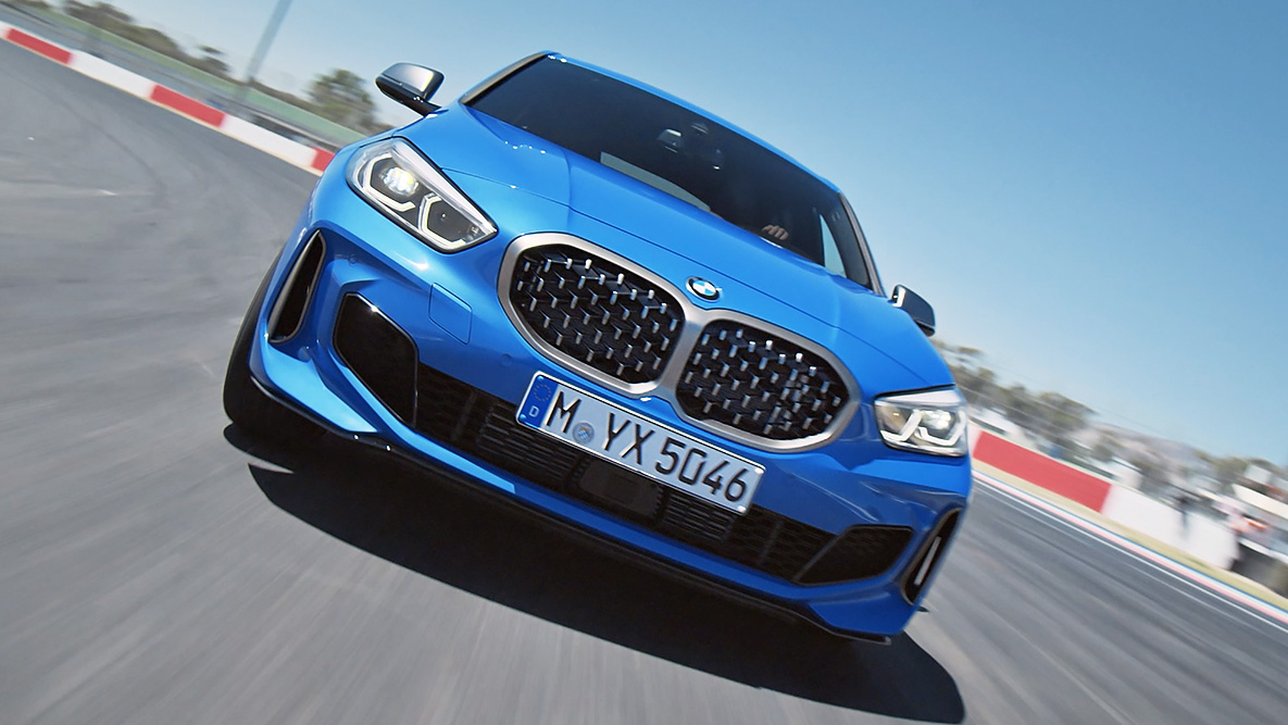 Adaptyvioji pakaba BMW 1 serija su adaptyviąja pakaba