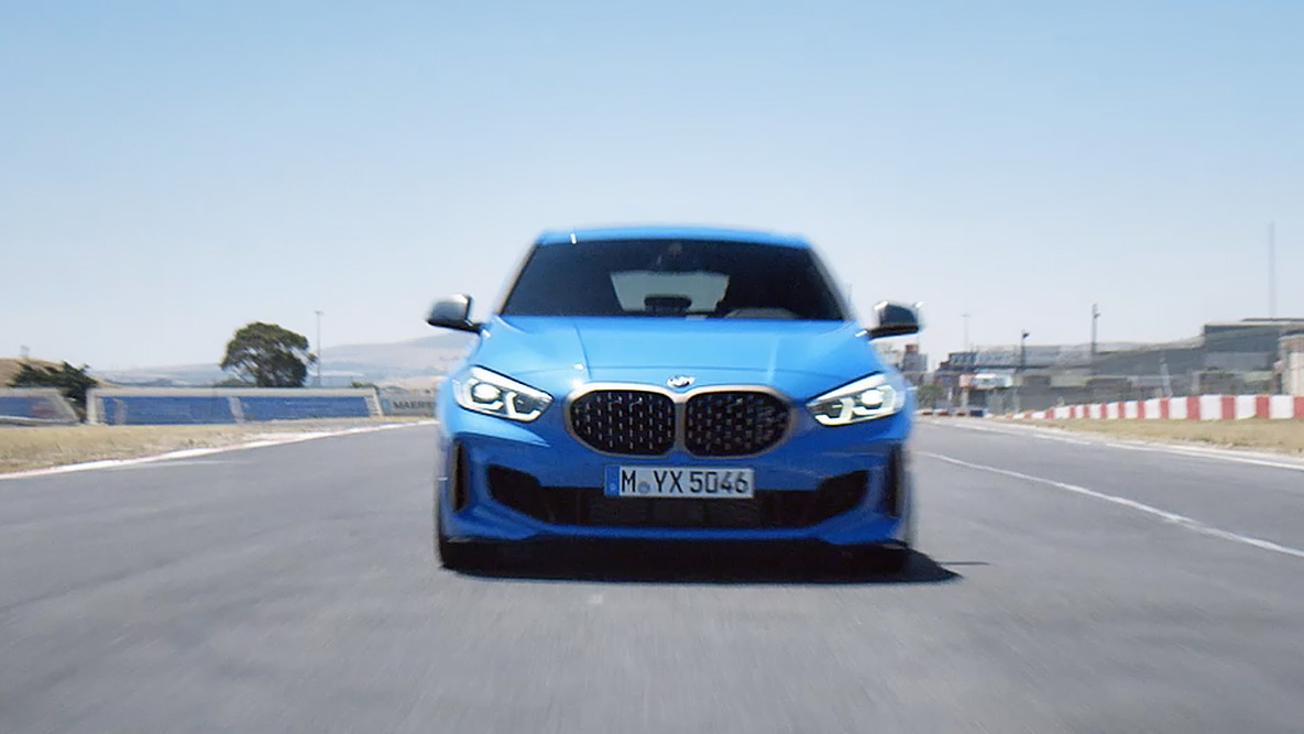 Sukibimas ir važiavimo stabilumas BMW 1 serijos puikus sukibimas ir važiavimo stabilumas